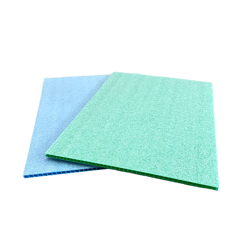 Tablero hueco de PP de doble pared laminado de fieltro impermeable y ecológico